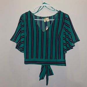 Cropped short sleeve shirt